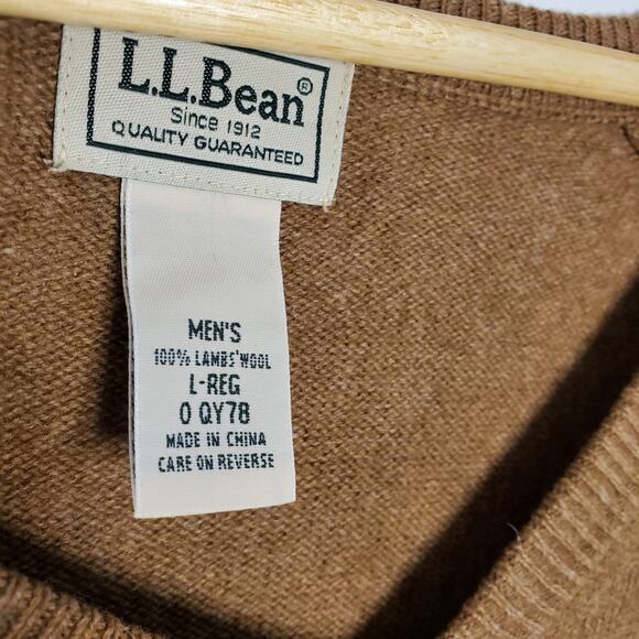 L.L.Bean Lambswool V-Neck Sweater In Excellent condition  Size Large - Picture 4 of 7